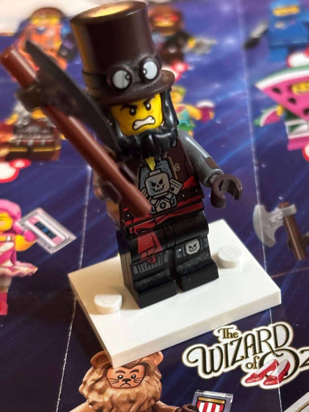 THE LEGO MOVIE 2 "Apocalyseburg Abe" coltlm2-13 ~stand, pamphlet & accessories.